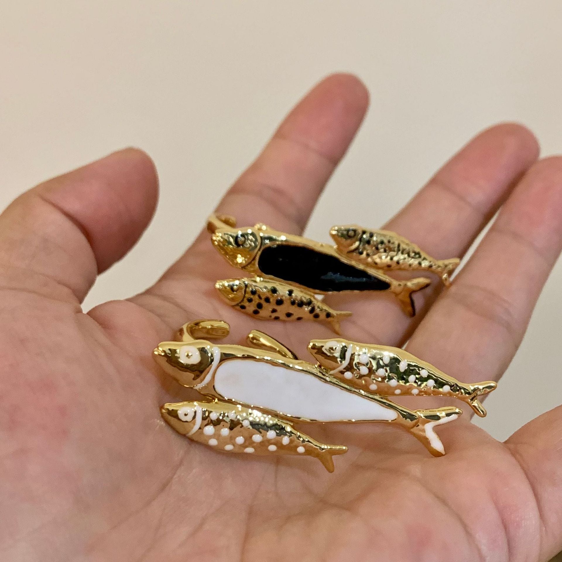 Fish Pattern Copper Alloy Rings For  Spring And Summer Featuring Dyed Black Color And Enamel Craftsmanship