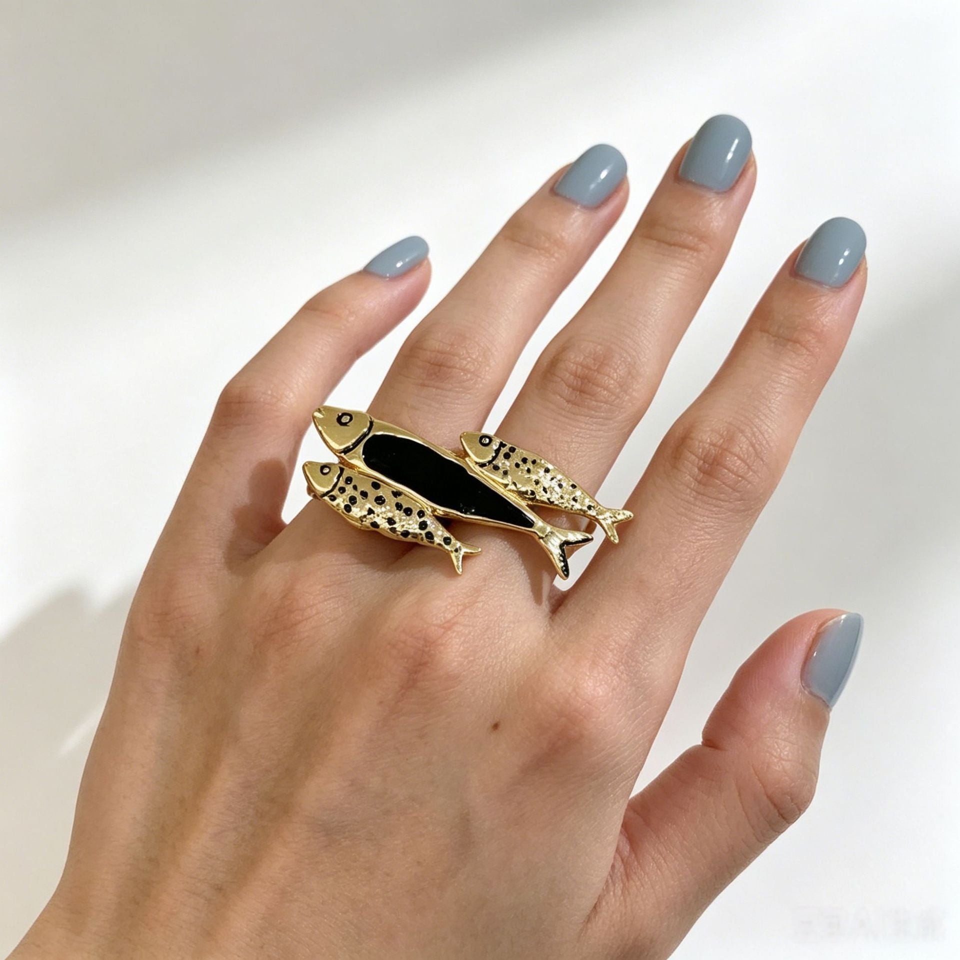Fish Pattern Copper Alloy Rings For  Spring And Summer Featuring Dyed Black Color And Enamel Craftsmanship