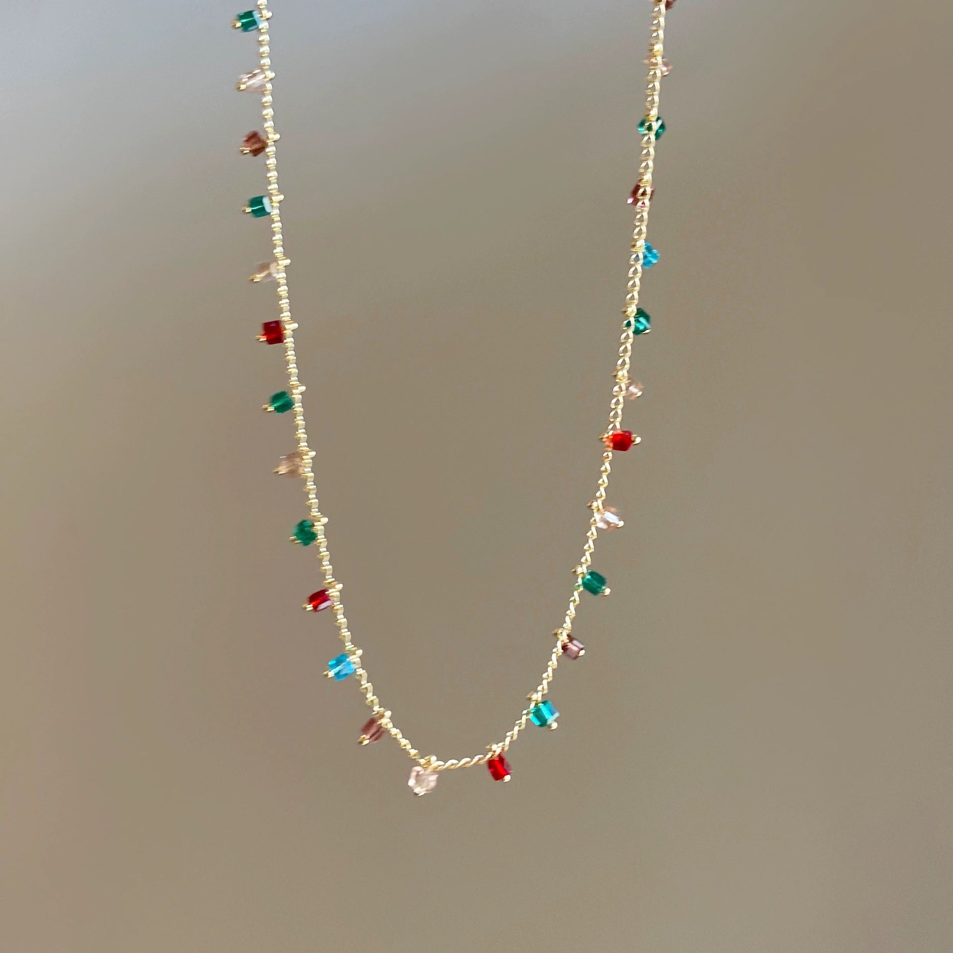 Colour Choker Necklace For Women Featuring Alloy Chain And Pendant With Electroplated Finish