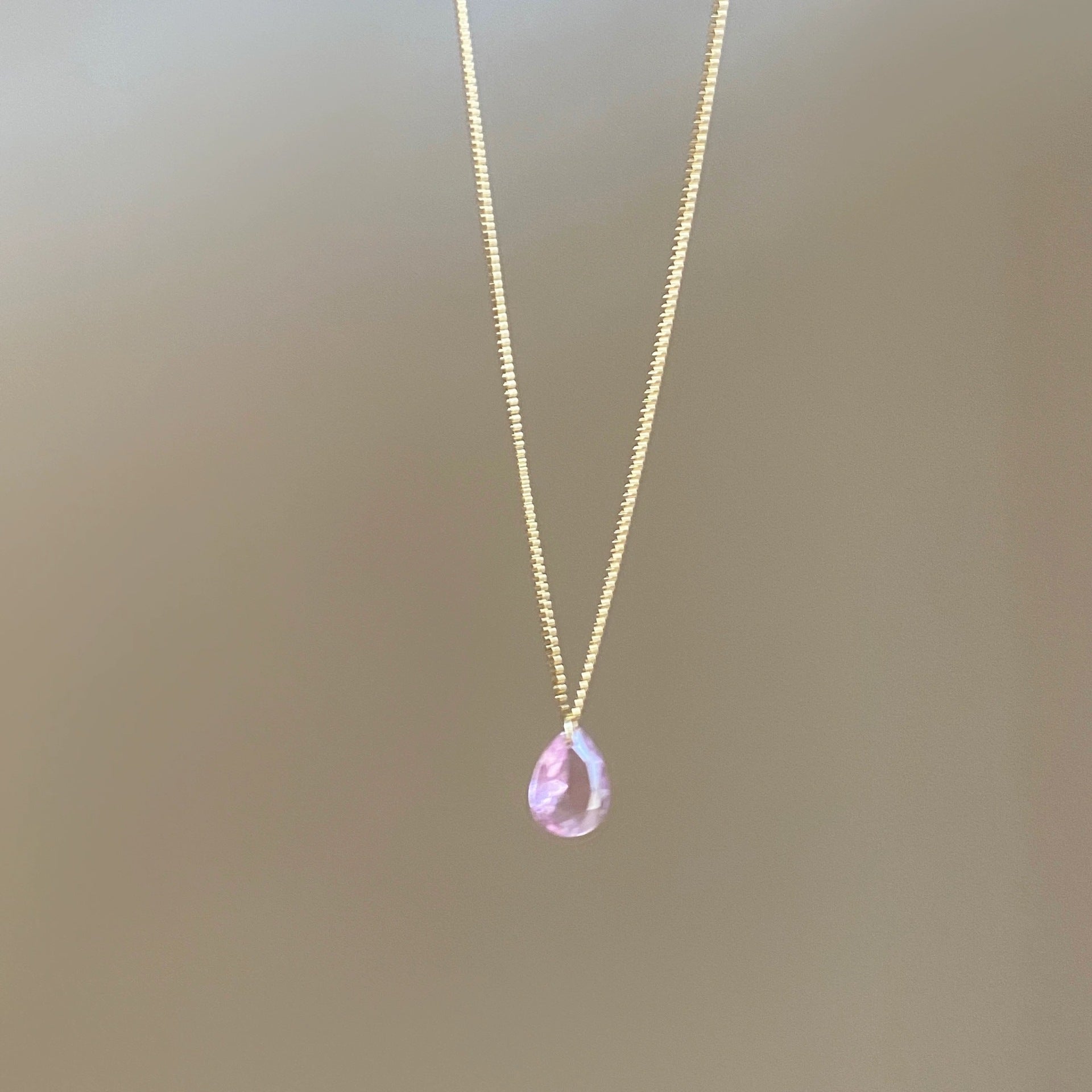 Colour Choker Necklace For Women Featuring Alloy Chain And Pendant With Electroplated Finish