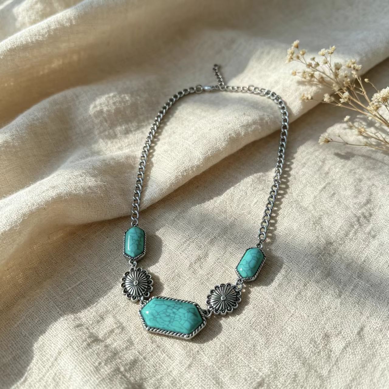 Bohemian Oval Green Turquoise Inlay Necklace For Women Featuring Zinc Alloy Pendant
