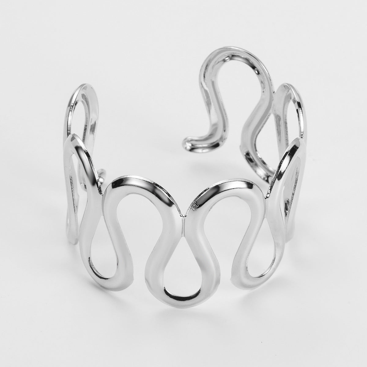 Exaggerated Gold Snake Bangle For Women In Metal Material, Stylish And Unique Bracelet