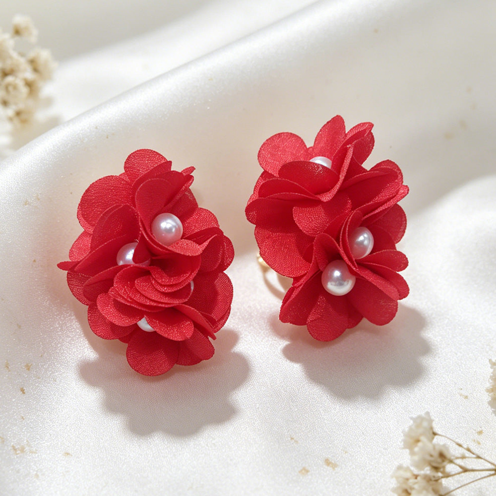 Handmade White Flowers Clip Earrings For Women In Marine Style With Cloth Material And Artificial Pearl Inlay