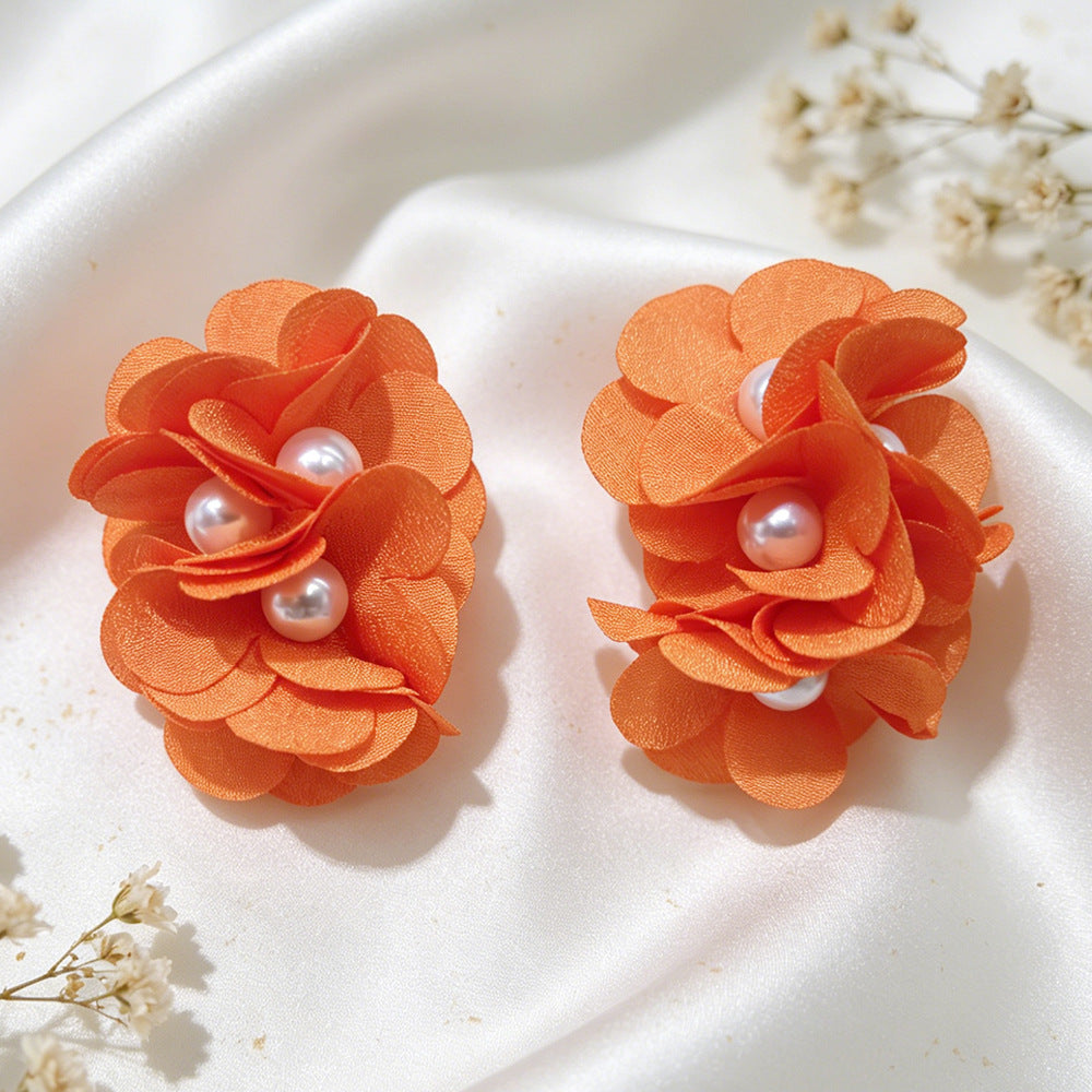 Handmade White Flowers Clip Earrings For Women In Marine Style With Cloth Material And Artificial Pearl Inlay