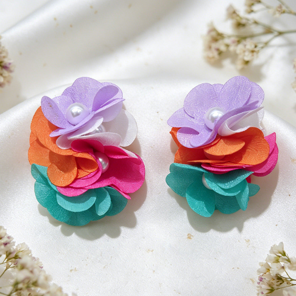 Handmade White Flowers Clip Earrings For Women In Marine Style With Cloth Material And Artificial Pearl Inlay