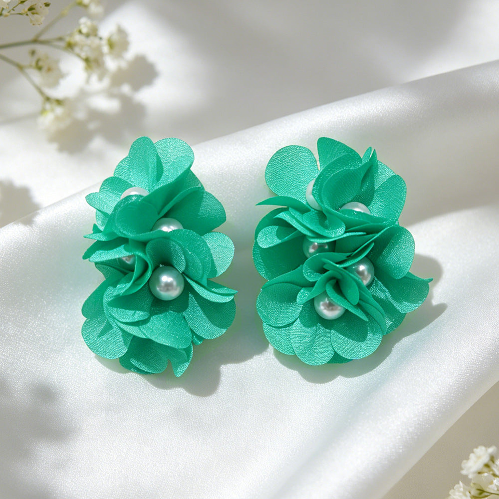 Handmade White Flowers Clip Earrings For Women In Marine Style With Cloth Material And Artificial Pearl Inlay