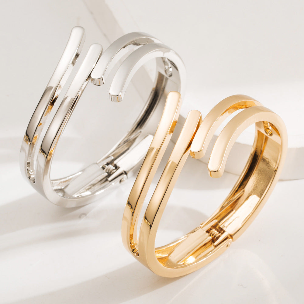 Exaggerated Geometric Gold Alloy Bangle For Women, Stylish And Bold Bracelet Accessory