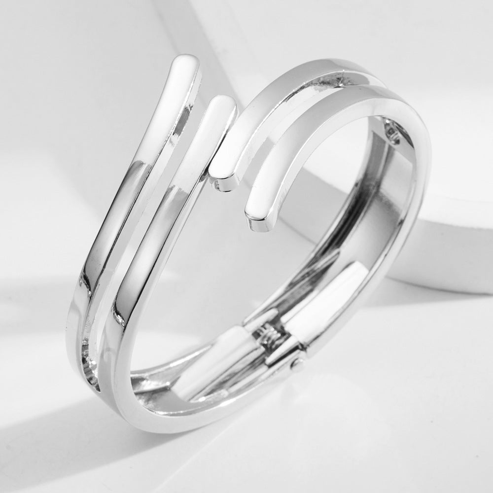 Exaggerated Geometric Gold Alloy Bangle For Women, Stylish And Bold Bracelet Accessory