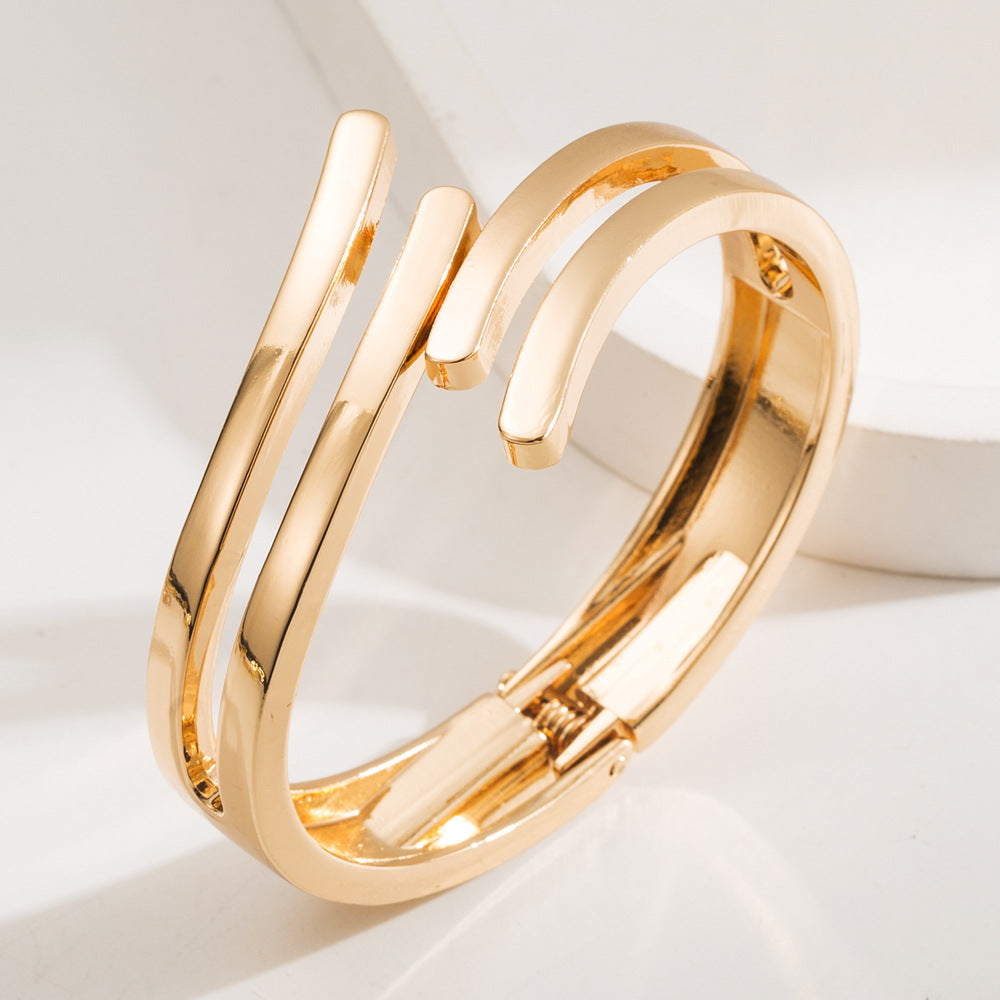 Exaggerated Geometric Gold Alloy Bangle For Women, Stylish And Bold Bracelet Accessory