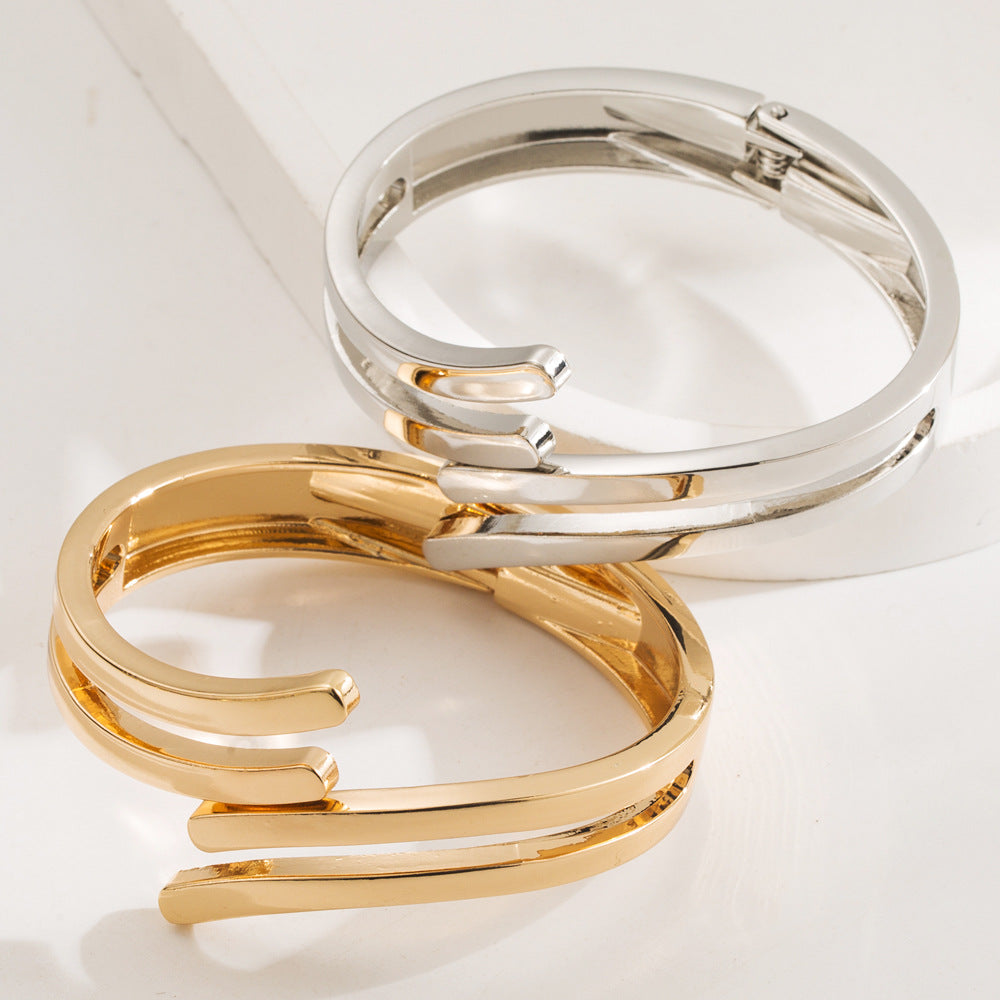 Exaggerated Geometric Gold Alloy Bangle For Women, Stylish And Bold Bracelet Accessory