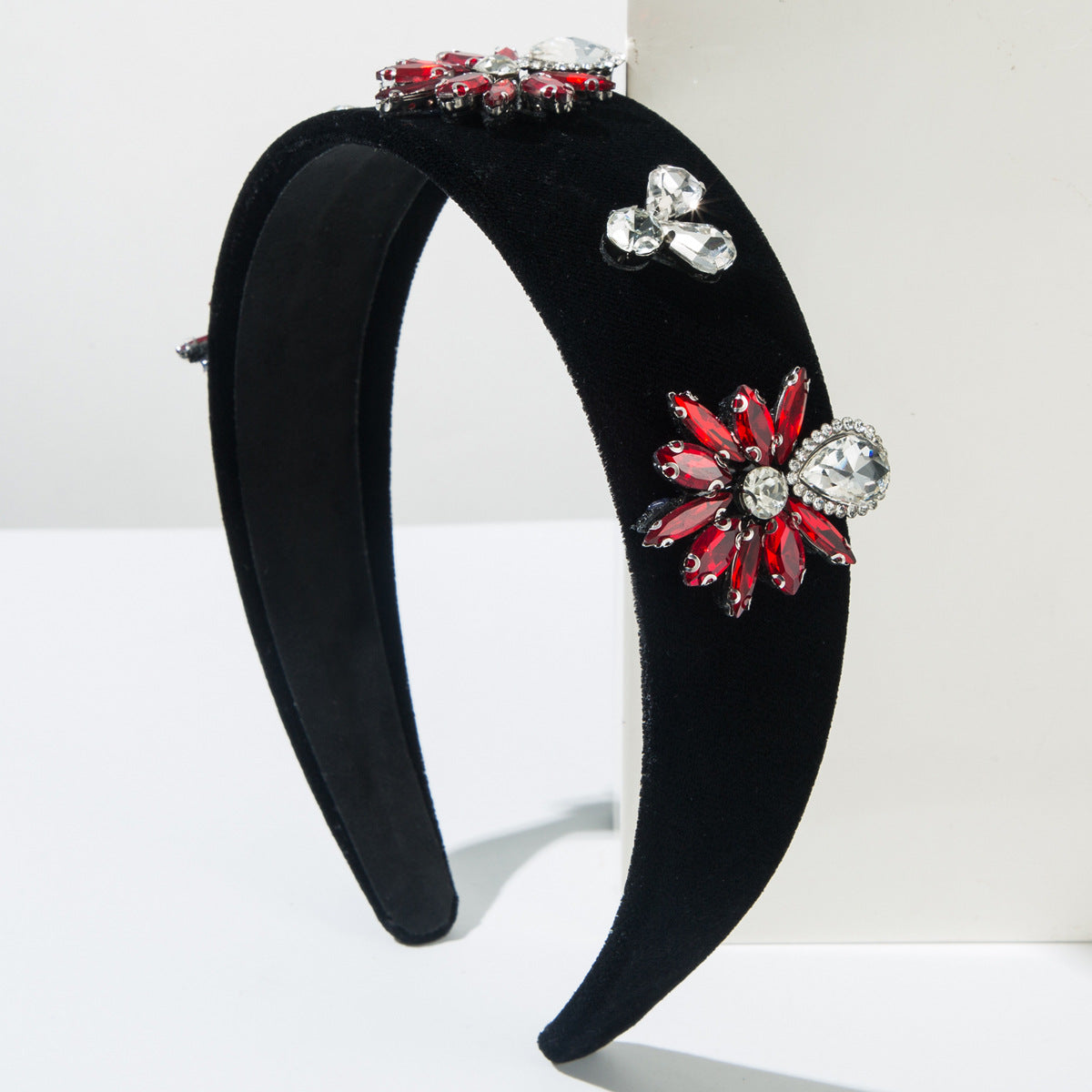 Baroque Style Jewelry Headband For Women Featuring Glass Flowers In Elegant Grey
