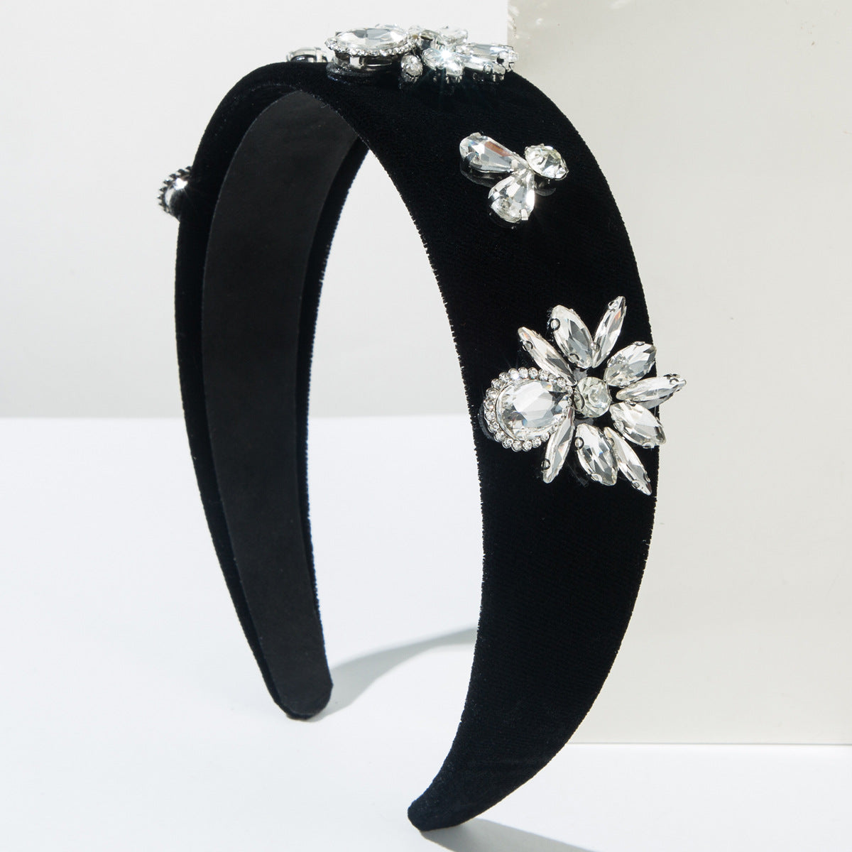 Baroque Style Jewelry Headband For Women Featuring Glass Flowers In Elegant Grey