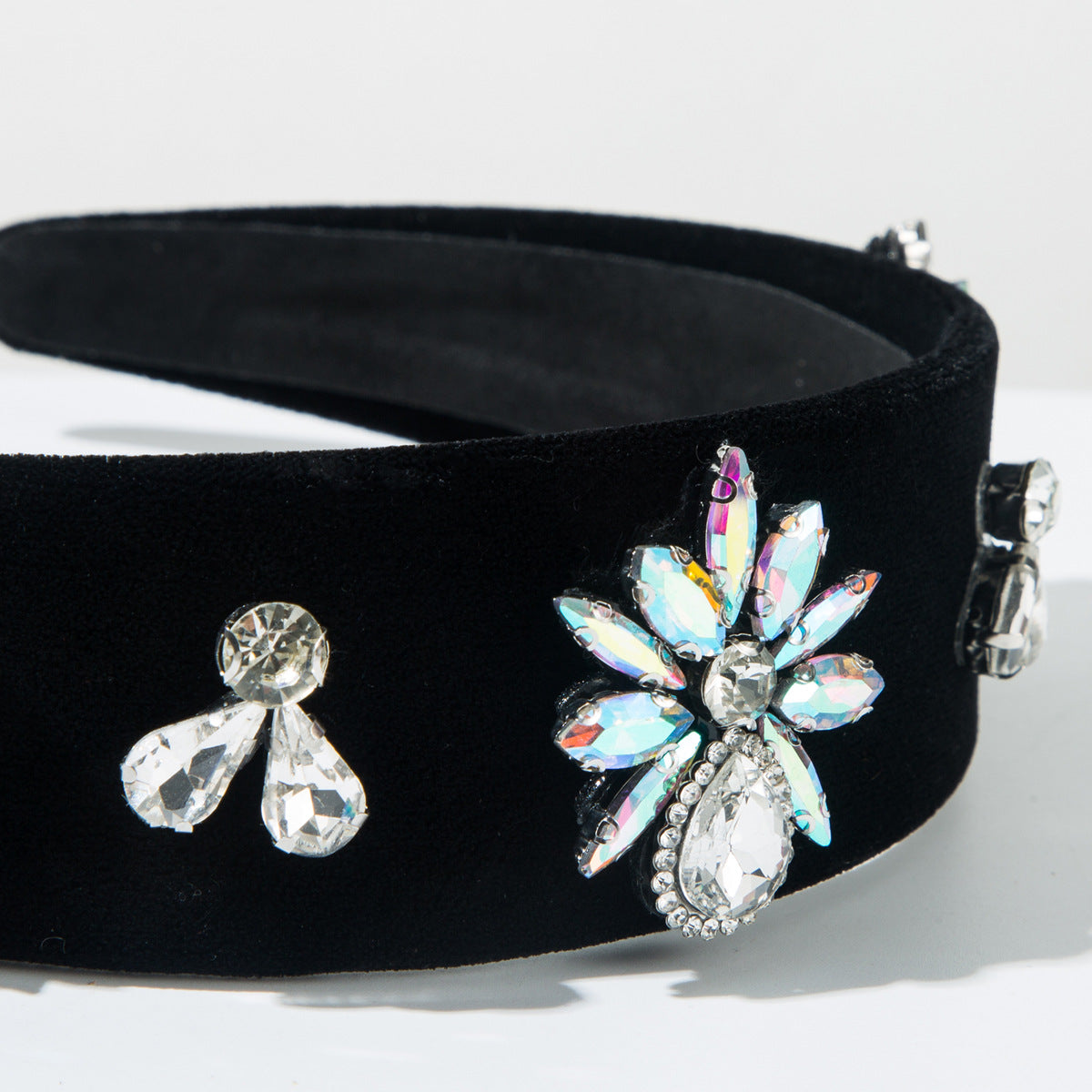 Baroque Style Jewelry Headband For Women Featuring Glass Flowers In Elegant Grey