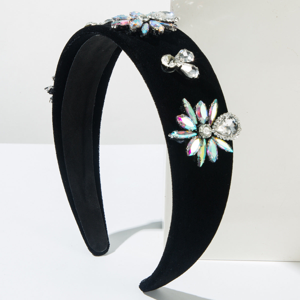 Baroque Style Jewelry Headband For Women Featuring Glass Flowers In Elegant Grey