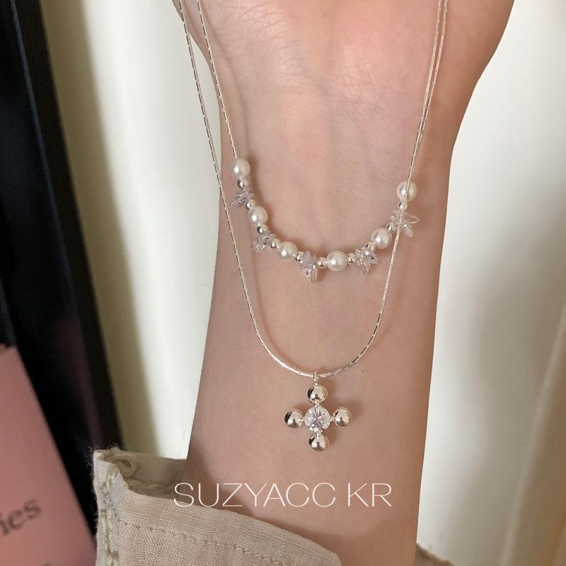 Double Layer Flowers Necklace For Women With Electroplated Finish And Alloy Pendant Featuring Rhinestones In Acrylic Material