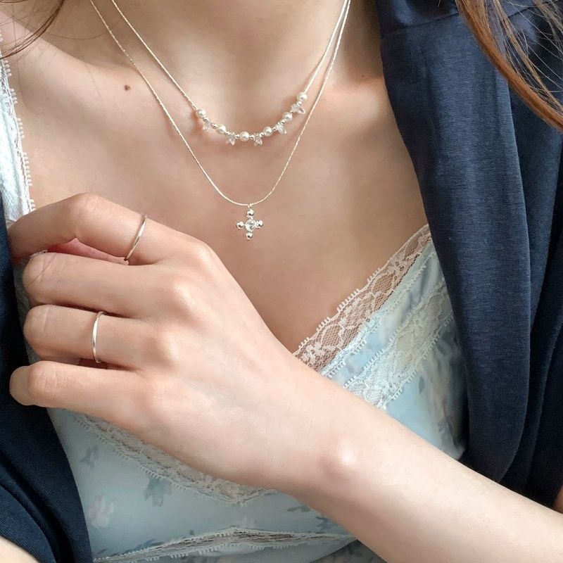 Double Layer Flowers Necklace For Women With Electroplated Finish And Alloy Pendant Featuring Rhinestones In Acrylic Material