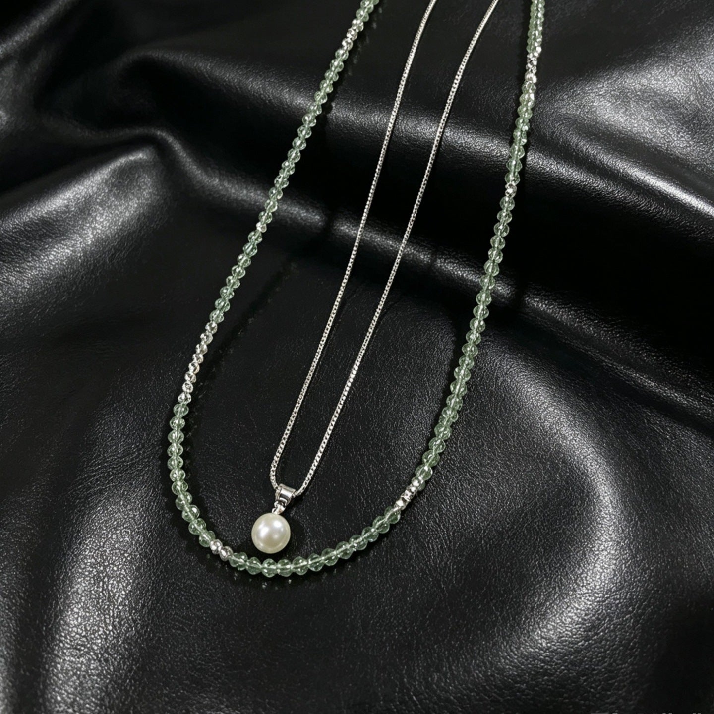 Green Pearl Double Layer Necklace For Women With Mixed Materials And Imitation Pearl Pendant On Snake Chain