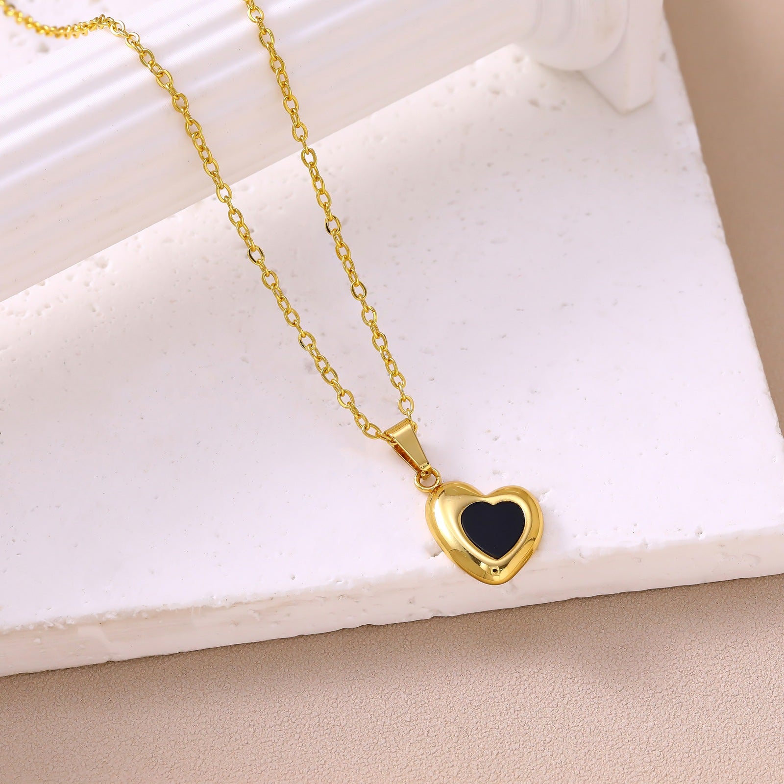 Heart Shape Necklace For Women With 304 Stainless Steel Chain And Pendant Inlaid With Shell