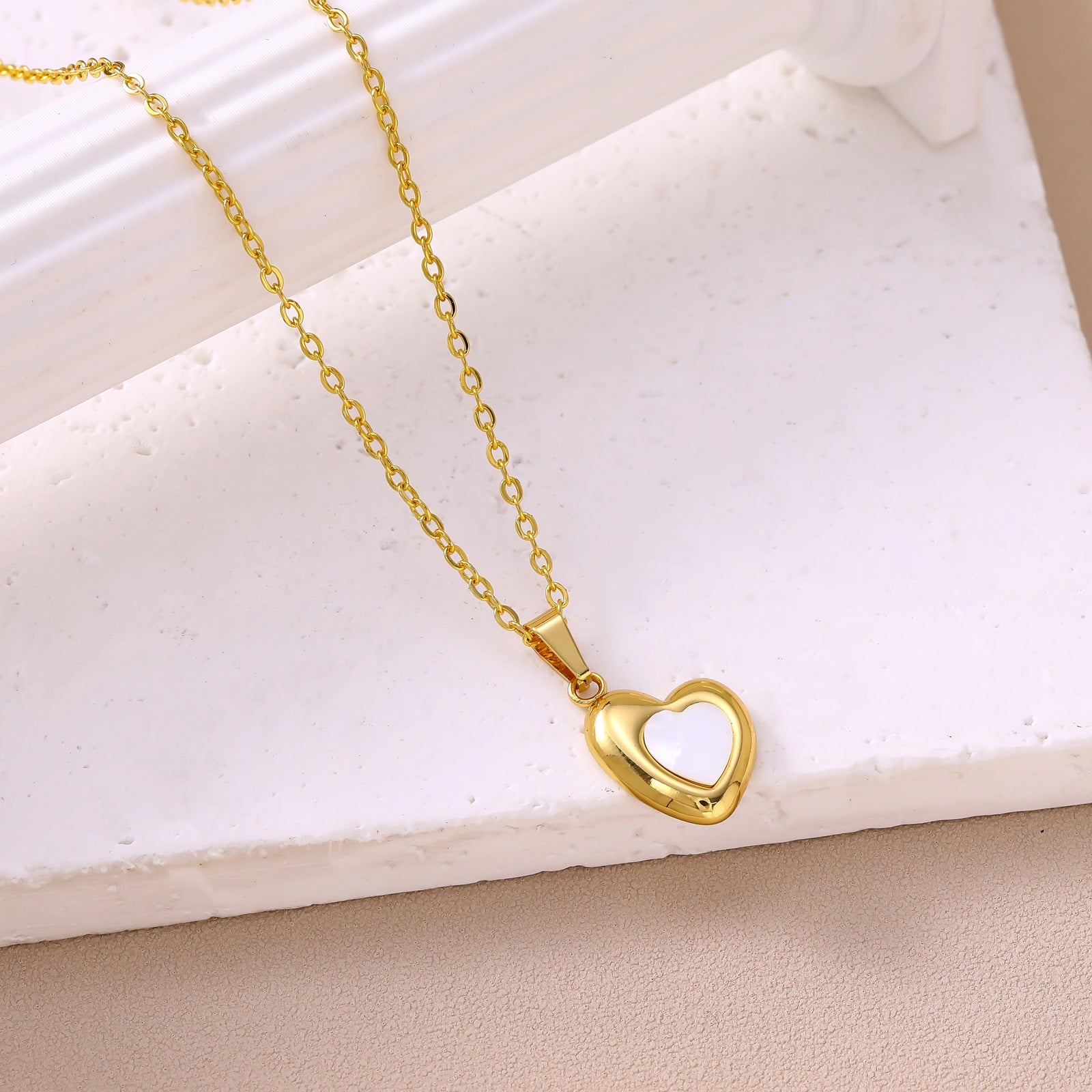 Heart Shape Necklace For Women With 304 Stainless Steel Chain And Pendant Inlaid With Shell