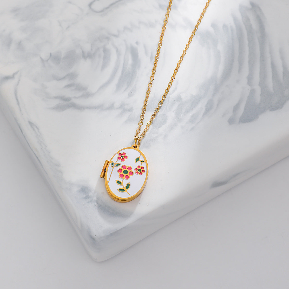 Elegant Heart Shape Locket Necklace For Women, Waterproof Non Tarnish 304 Stainless Steel With Multicolor Cable Chain