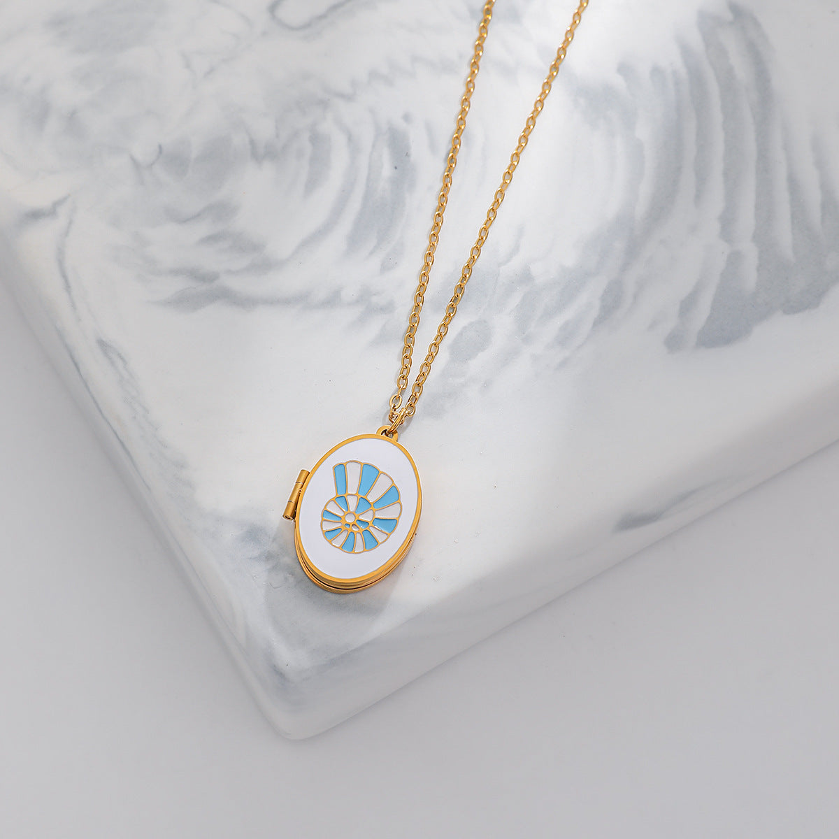 Elegant Heart Shape Locket Necklace For Women, Waterproof Non Tarnish 304 Stainless Steel With Multicolor Cable Chain