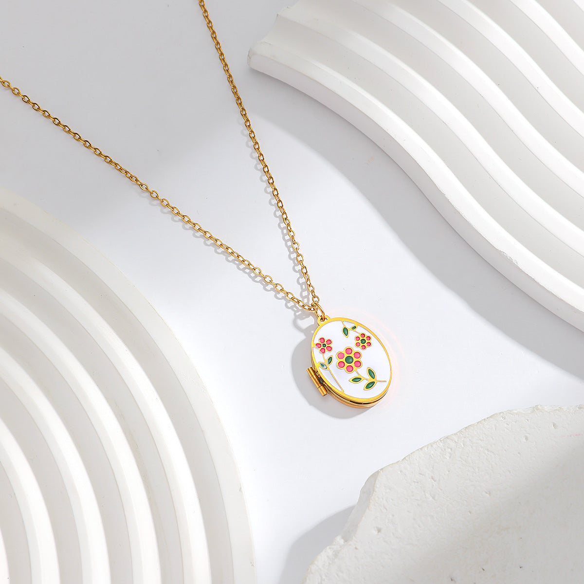 Elegant Heart Shape Locket Necklace For Women, Waterproof Non Tarnish 304 Stainless Steel With Multicolor Cable Chain