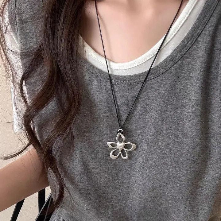 Ocean Silver Bohemian Sweater Chain Necklace For Women With Leather Rope Chain And Alloy Pendant