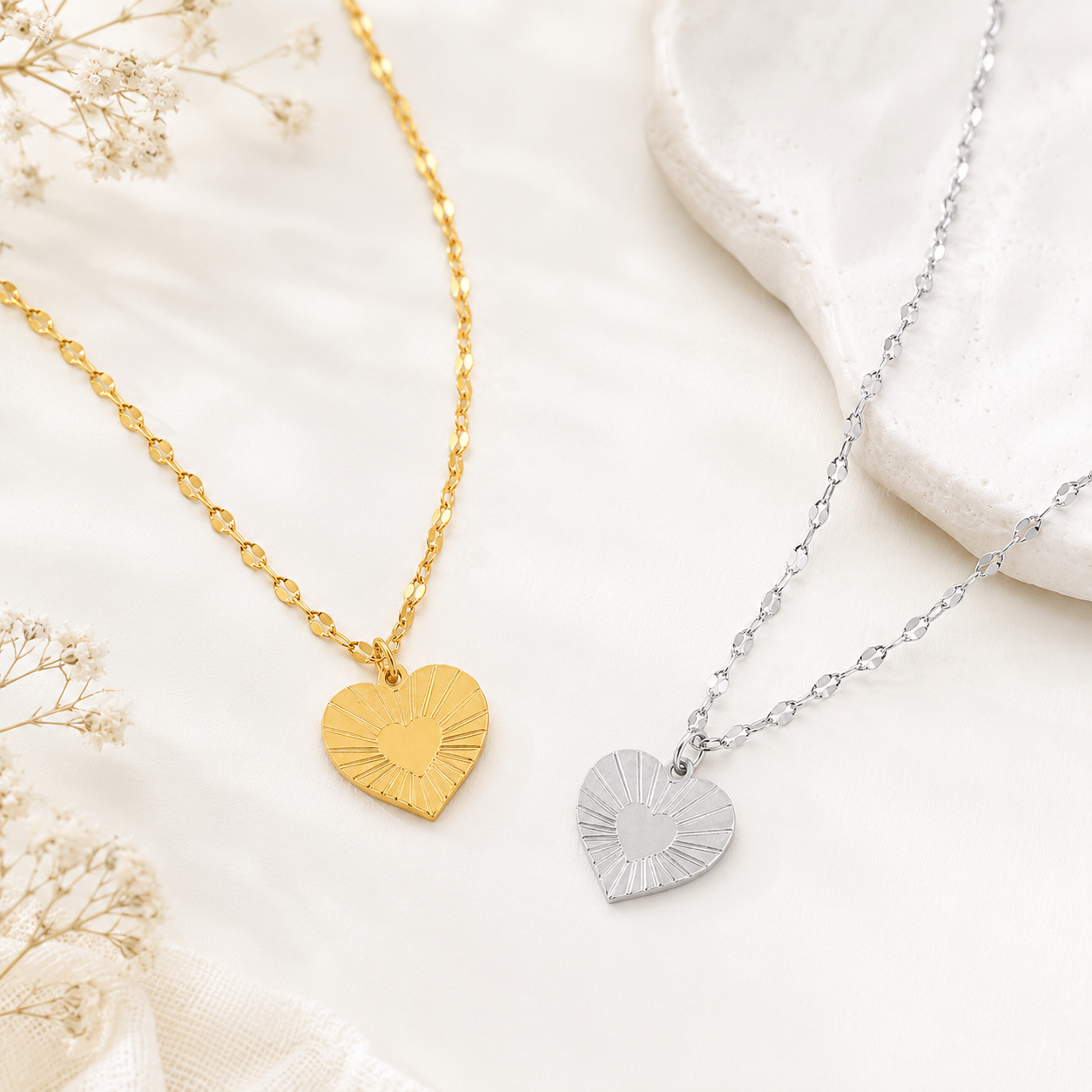 Romantic Heart Shape Pendant Necklace For Women In Gold With Waterproof Non Tarnish 201 Stainless Steel Featuring Lip Chain