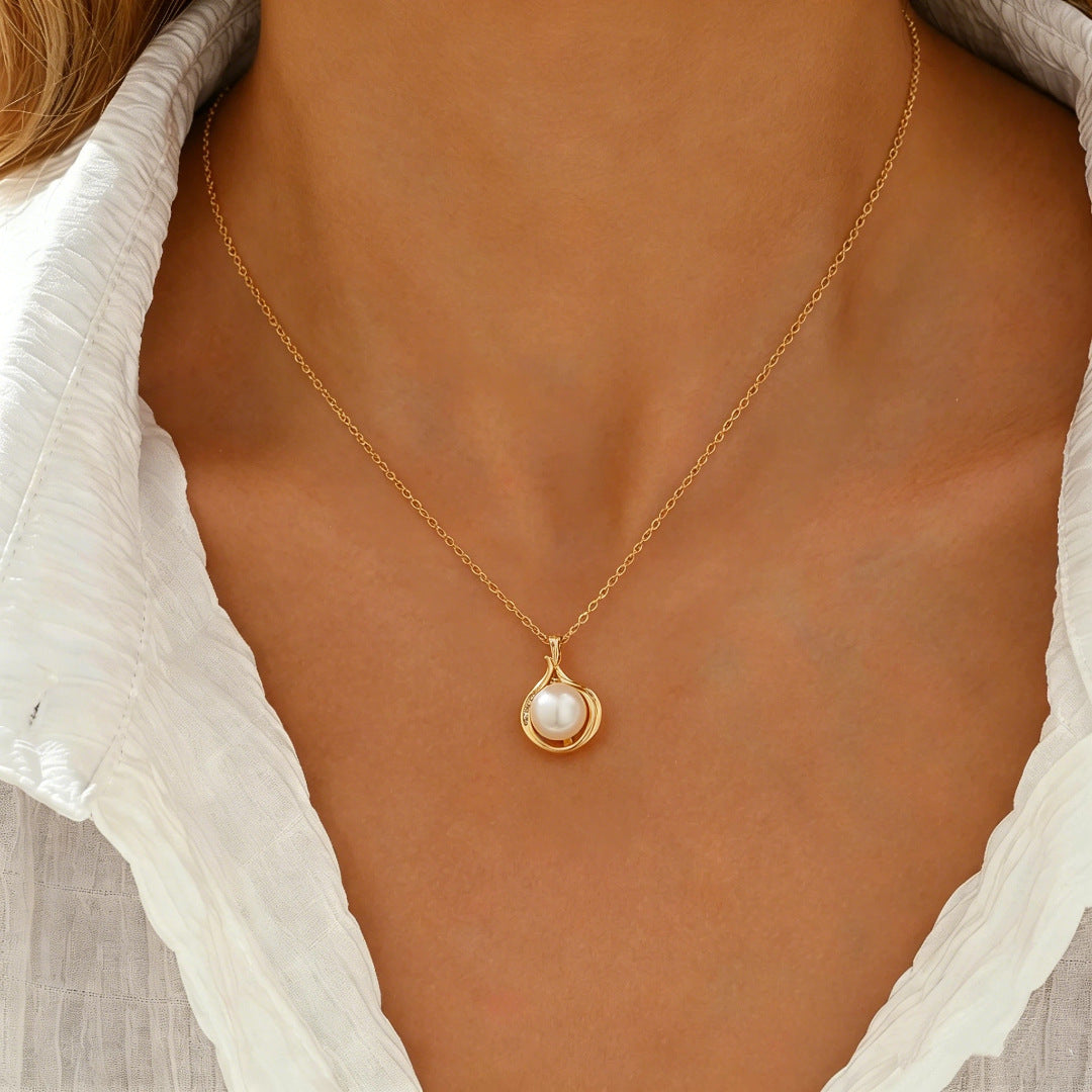Heart Shape Necklace For Women With 304 Stainless Steel Chain And Copper Pendant Inlaid With Zircon
