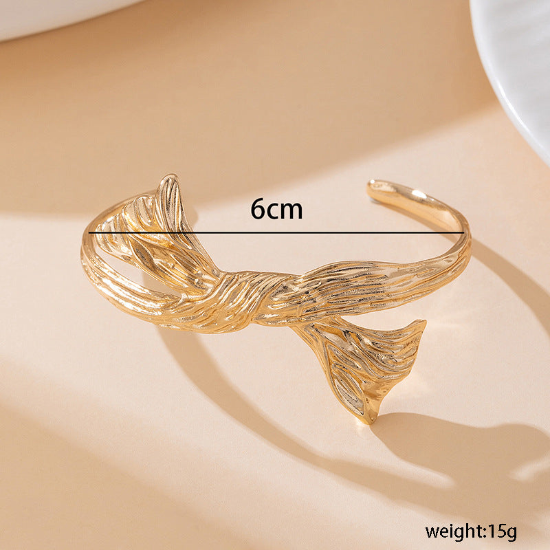 Geometric Gold Alloy Bangle Featuring Electroplated Finish, Perfect For Office Wear