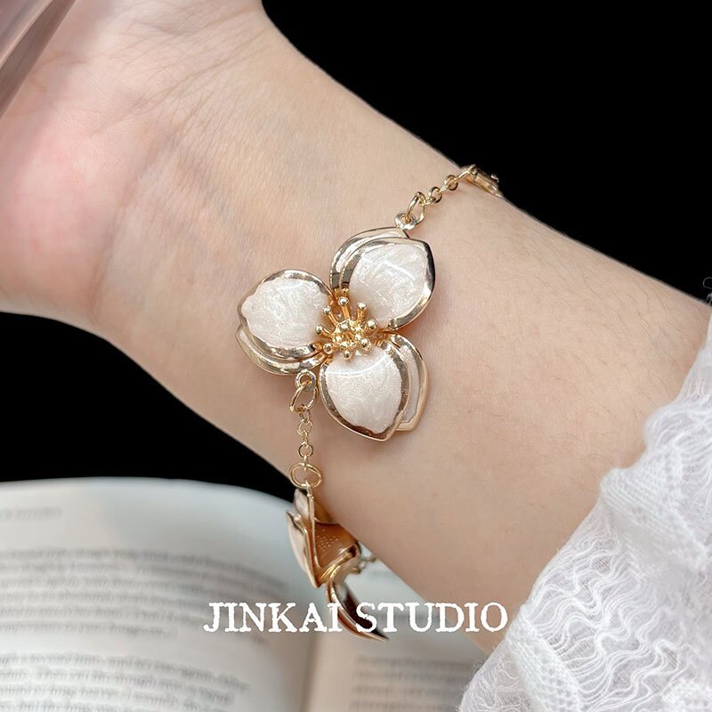 New Style Alloy Flowers Bracelet For Women, Perfect For Travel