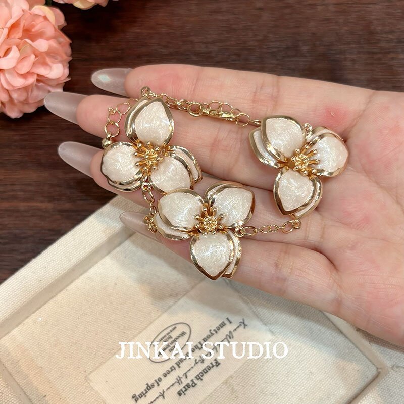 New Style Alloy Flowers Bracelet For Women, Perfect For Travel