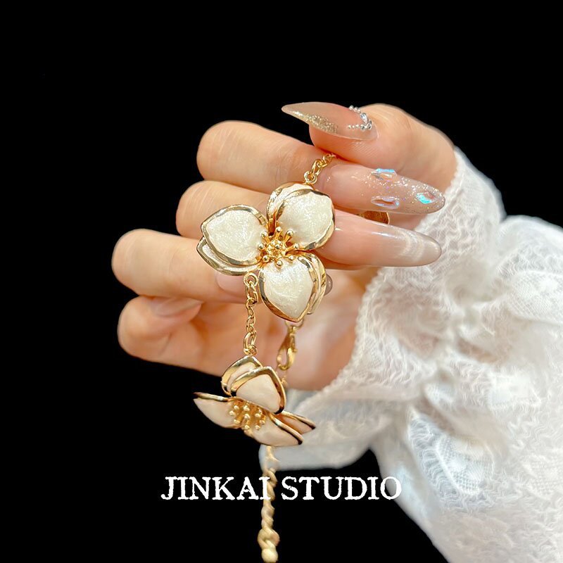 New Style Alloy Flowers Bracelet For Women, Perfect For Travel