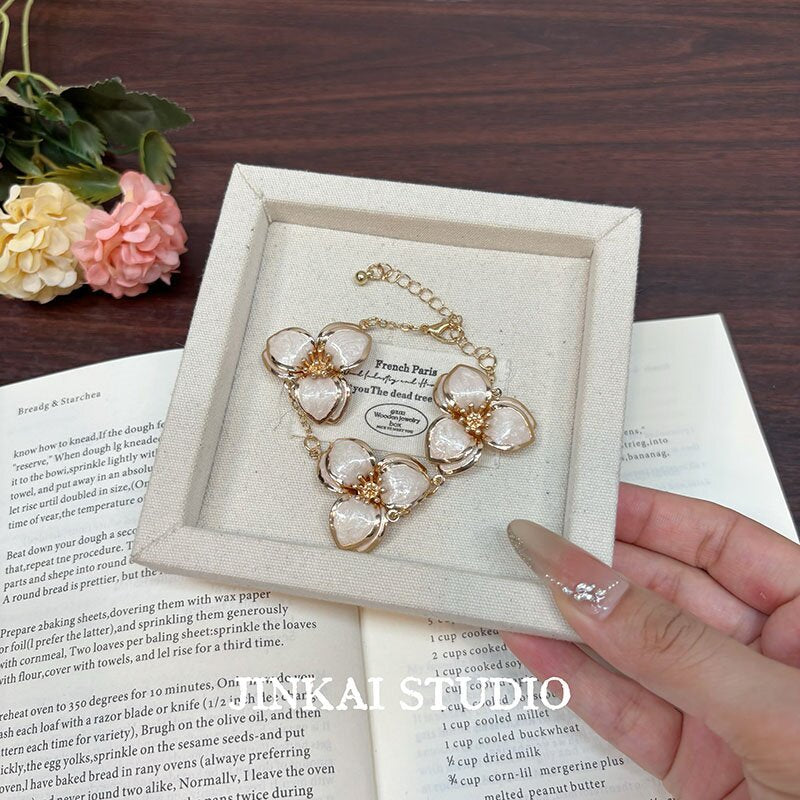 New Style Alloy Flowers Bracelet For Women, Perfect For Travel