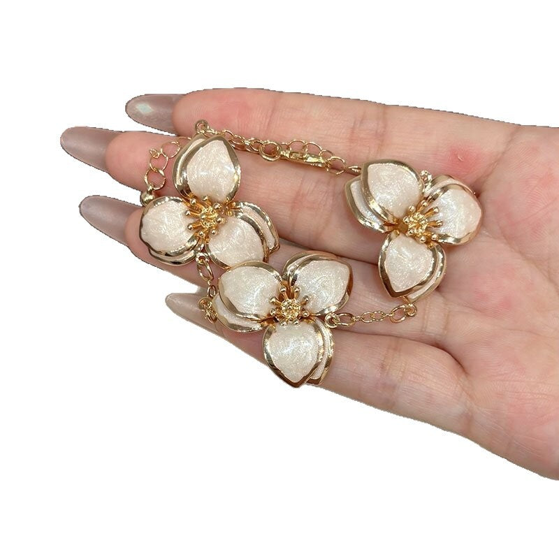 New Style Alloy Flowers Bracelet For Women, Perfect For Travel