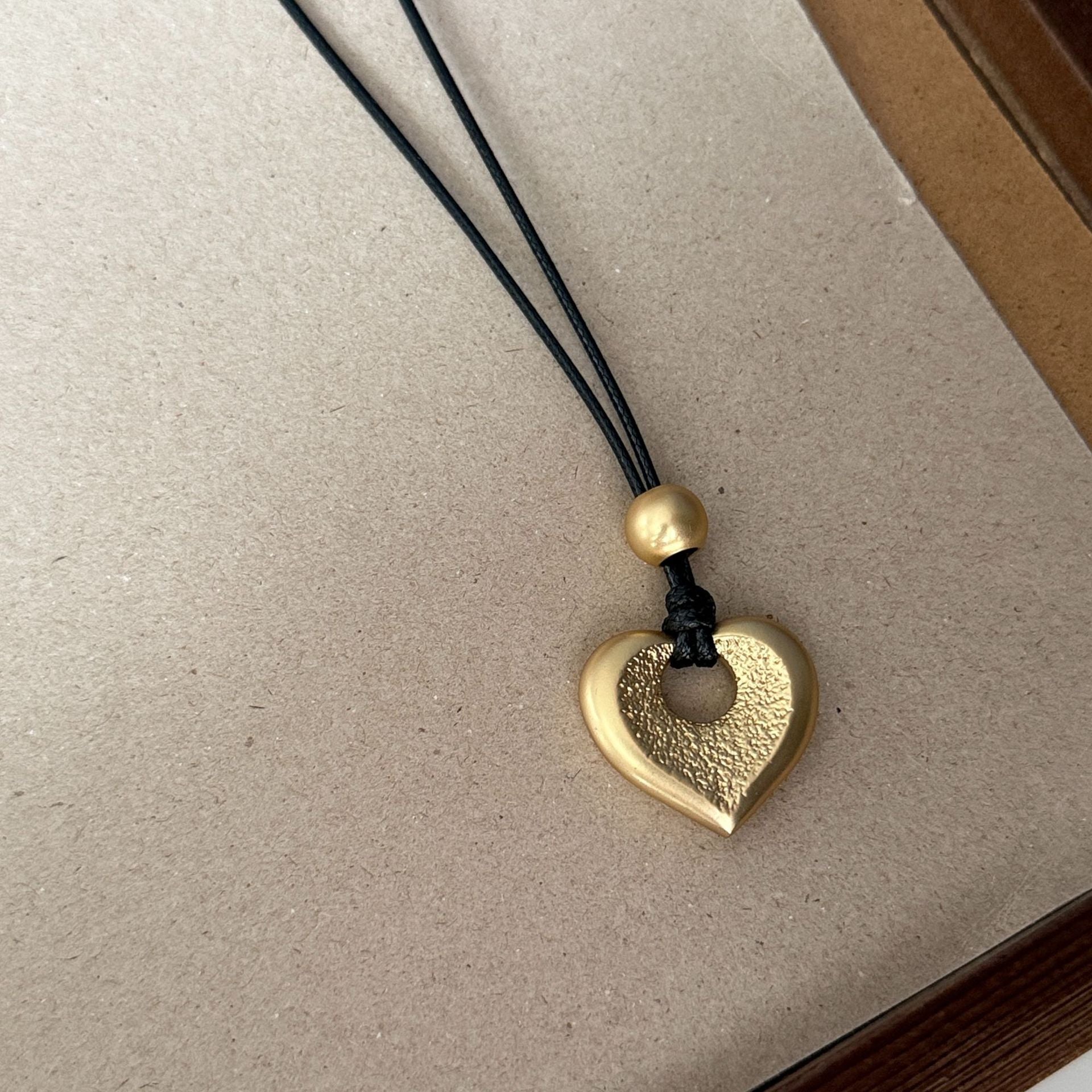 New Style Heart Shape Necklace In Gold With Alloy Pendant Featuring Crystal Inlay For Unisex