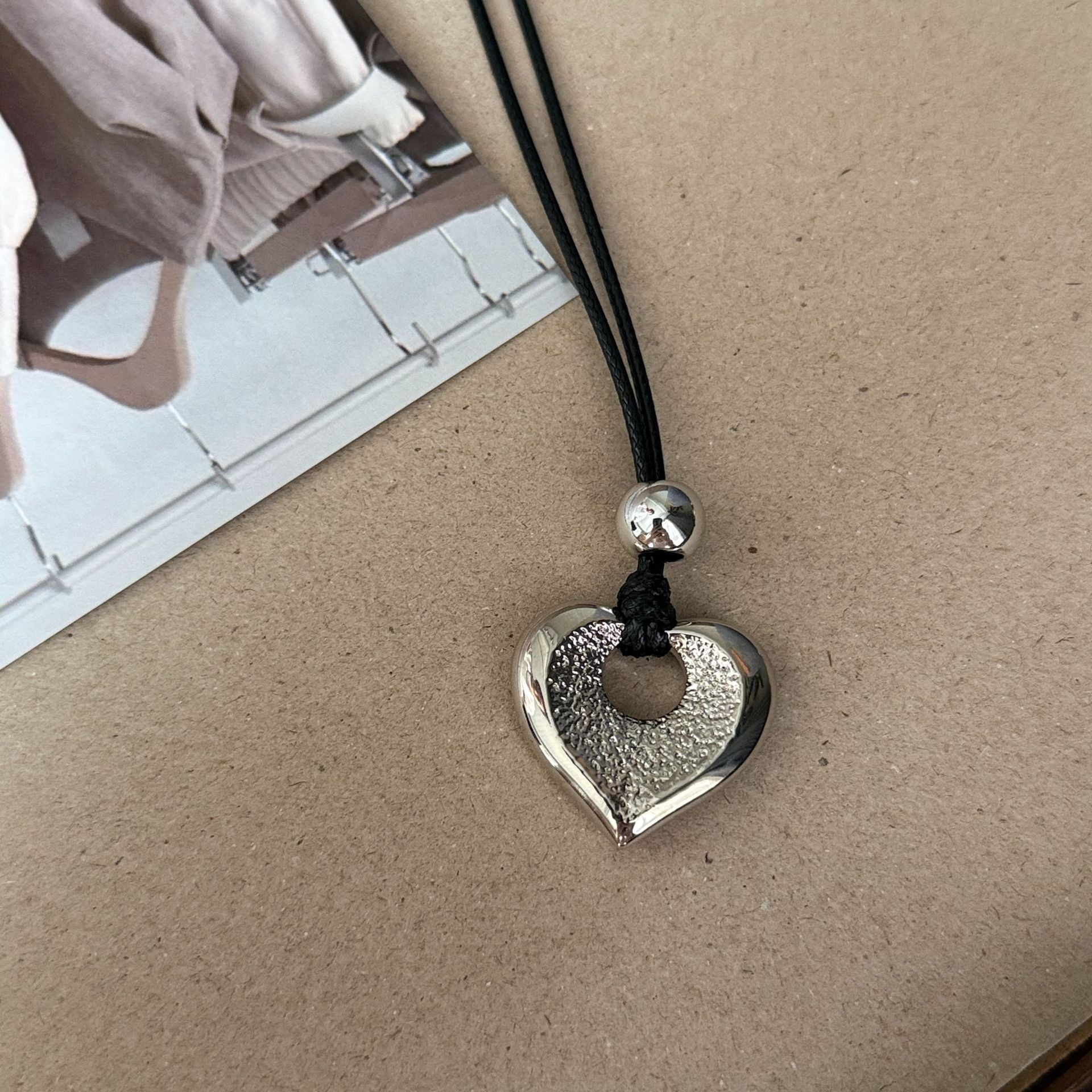 New Style Heart Shape Necklace In Gold With Alloy Pendant Featuring Crystal Inlay For Unisex