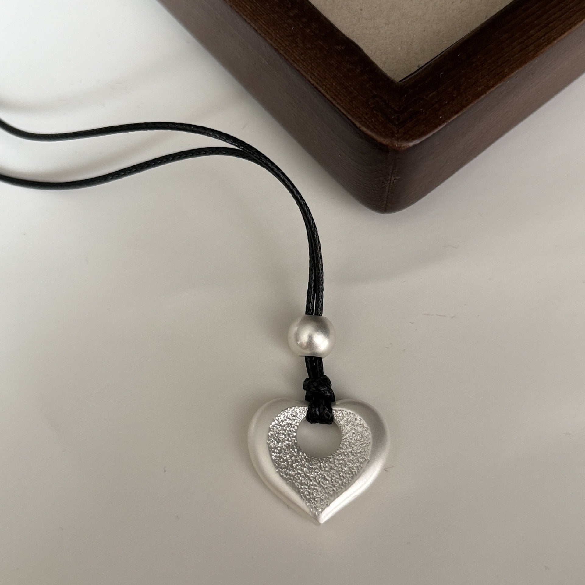 New Style Heart Shape Necklace In Gold With Alloy Pendant Featuring Crystal Inlay For Unisex