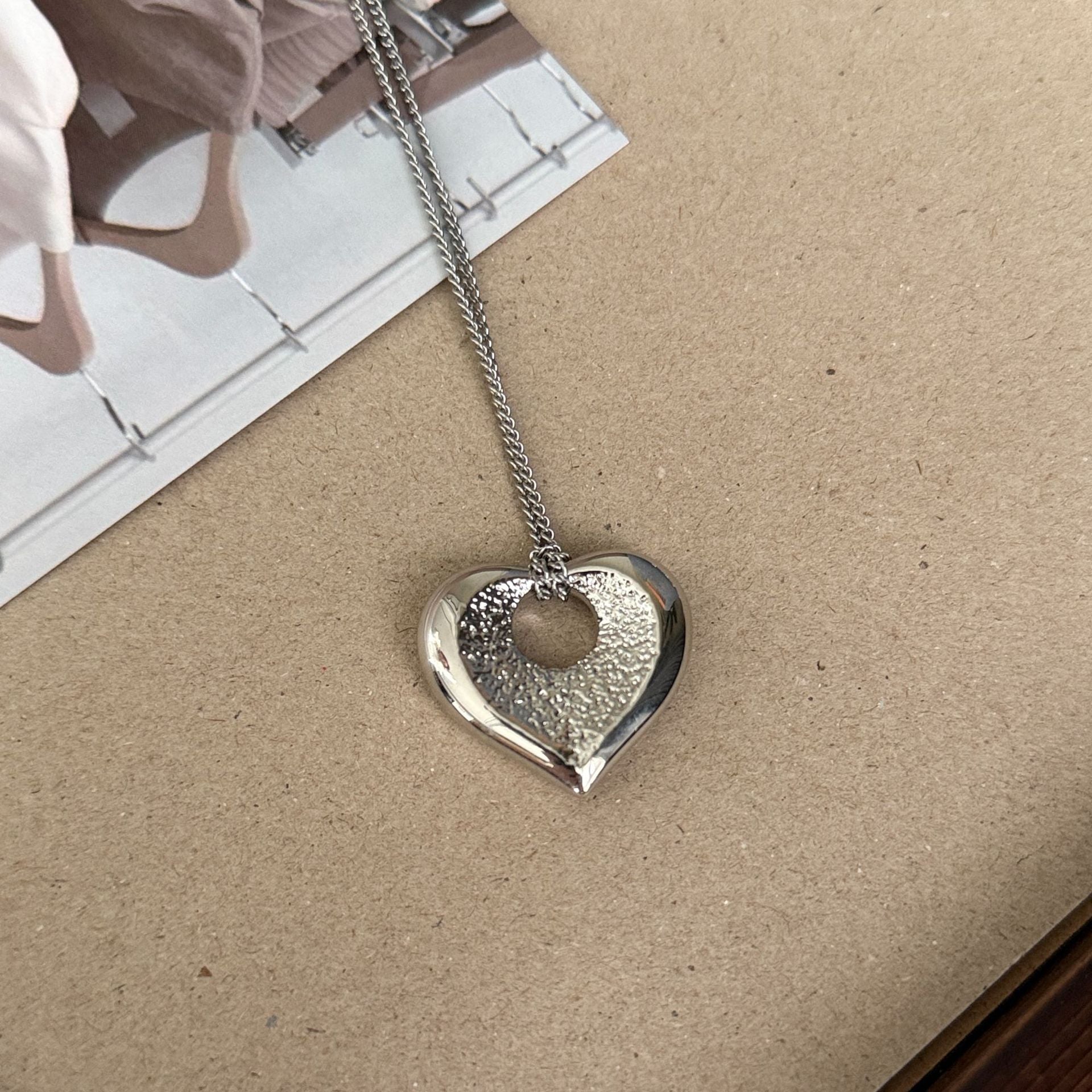 New Style Heart Shape Necklace In Gold With Alloy Pendant Featuring Crystal Inlay For Unisex