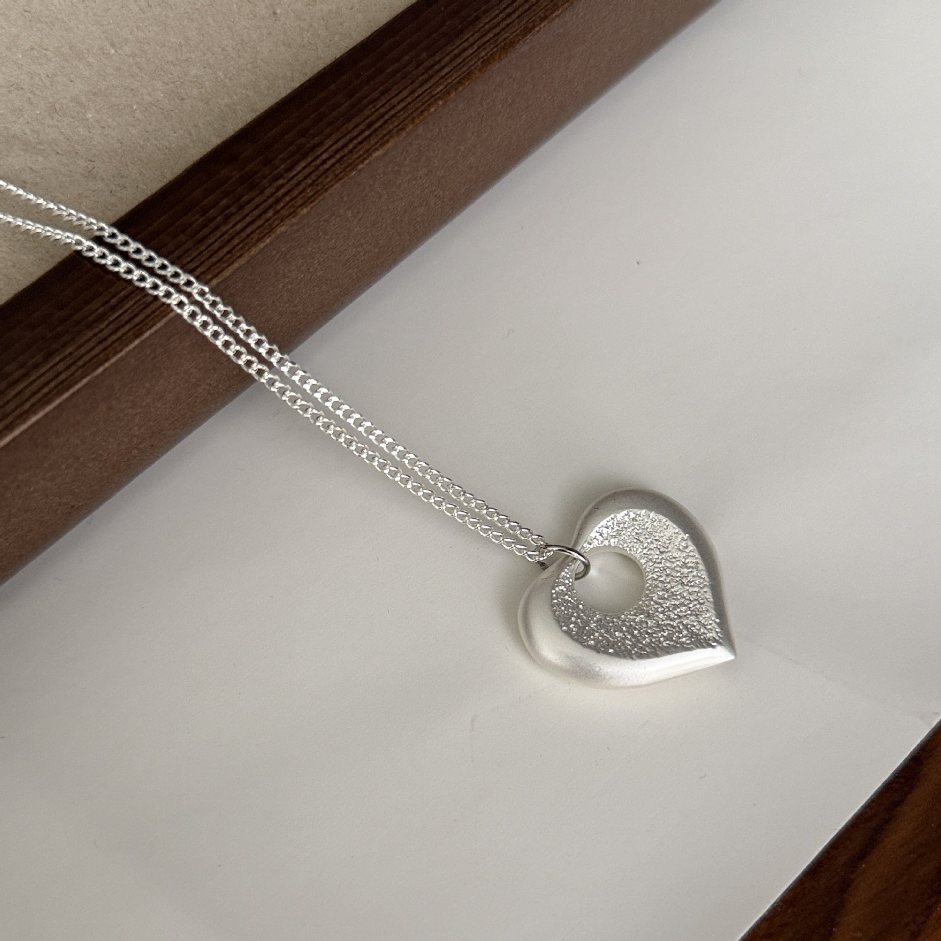 New Style Heart Shape Necklace In Gold With Alloy Pendant Featuring Crystal Inlay For Unisex
