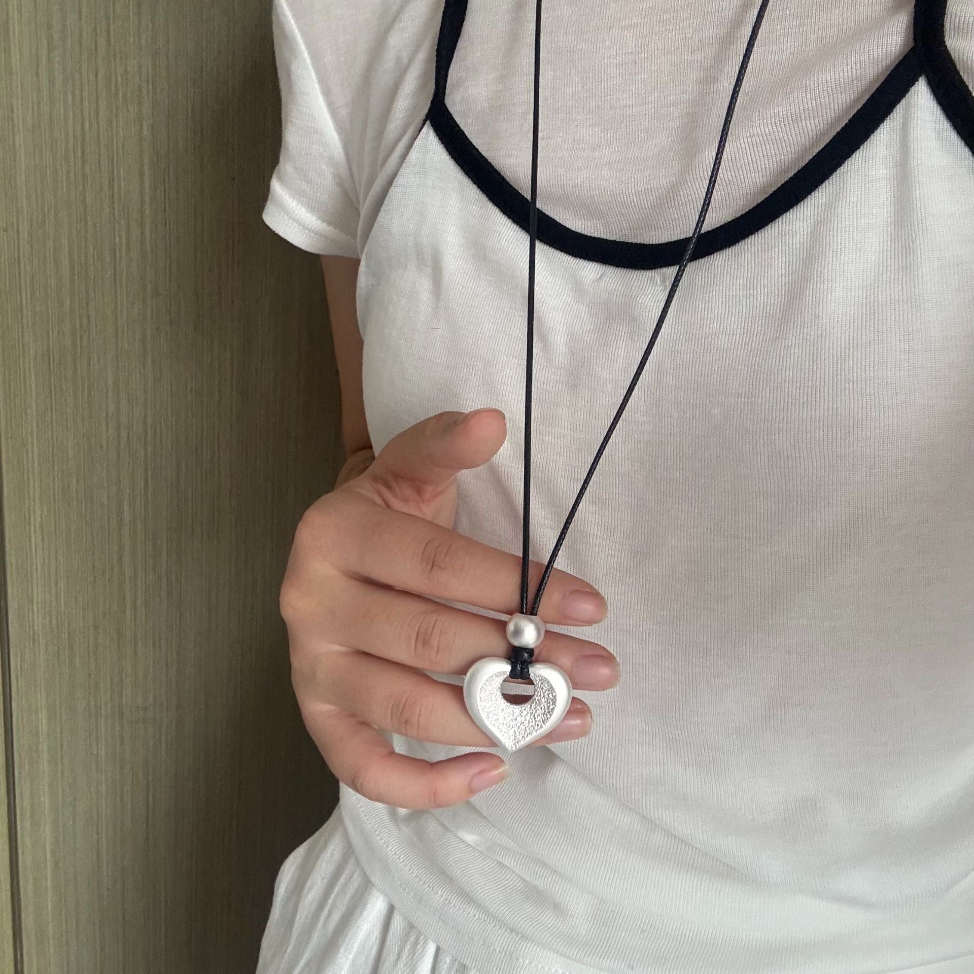 New Style Heart Shape Necklace In Gold With Alloy Pendant Featuring Crystal Inlay For Unisex