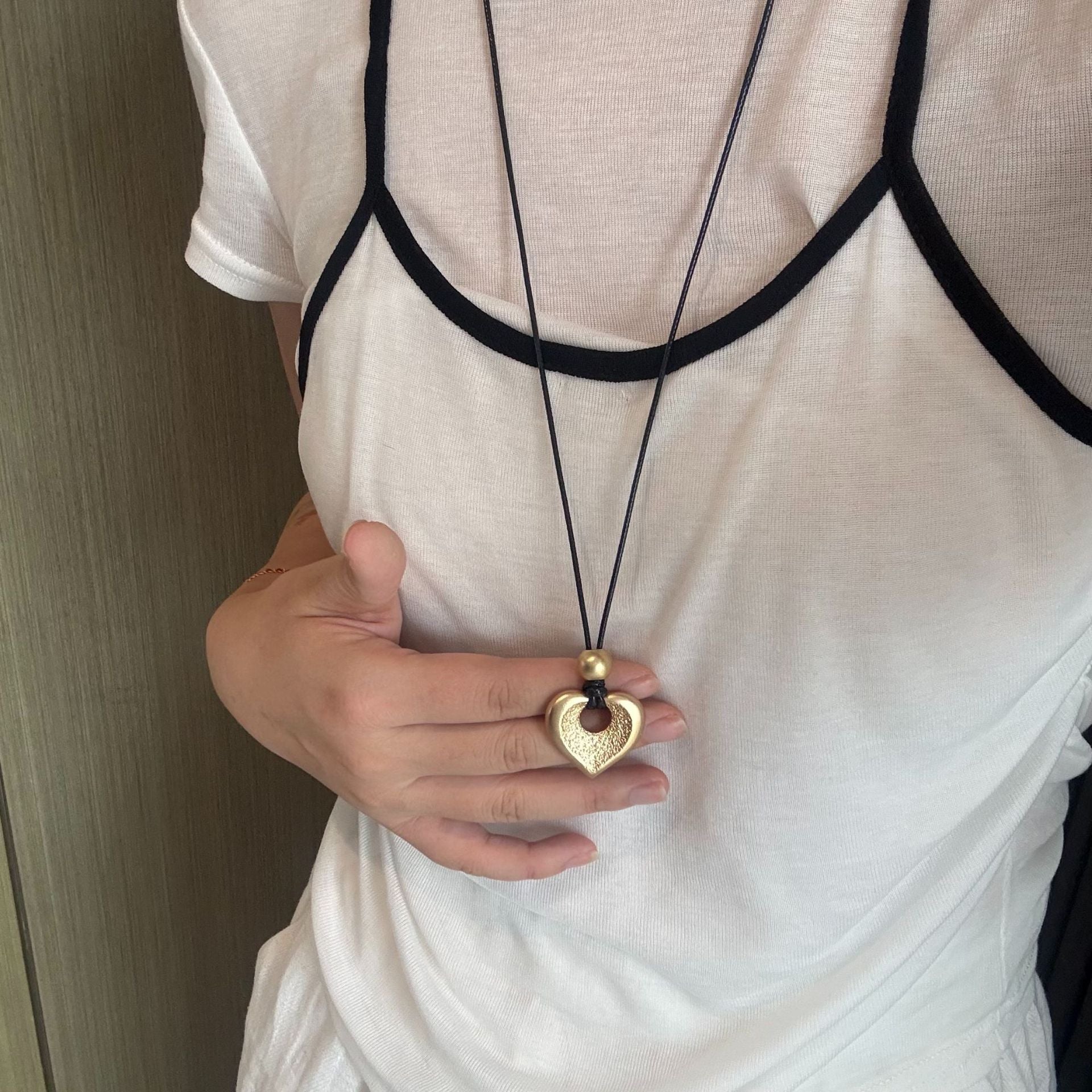 New Style Heart Shape Necklace In Gold With Alloy Pendant Featuring Crystal Inlay For Unisex