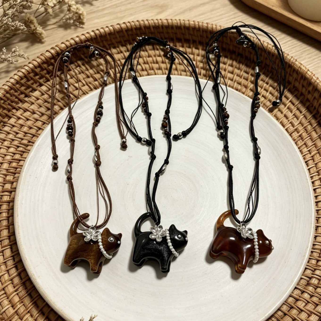 Long Cat Pattern Necklace For Women With Glass Braid And Woven Rope Chain Featuring Resin Pendant