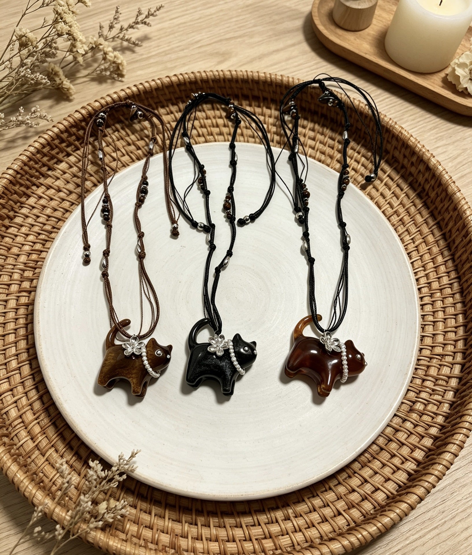 Long Cat Pattern Necklace For Women With Glass Braid And Woven Rope Chain Featuring Resin Pendant
