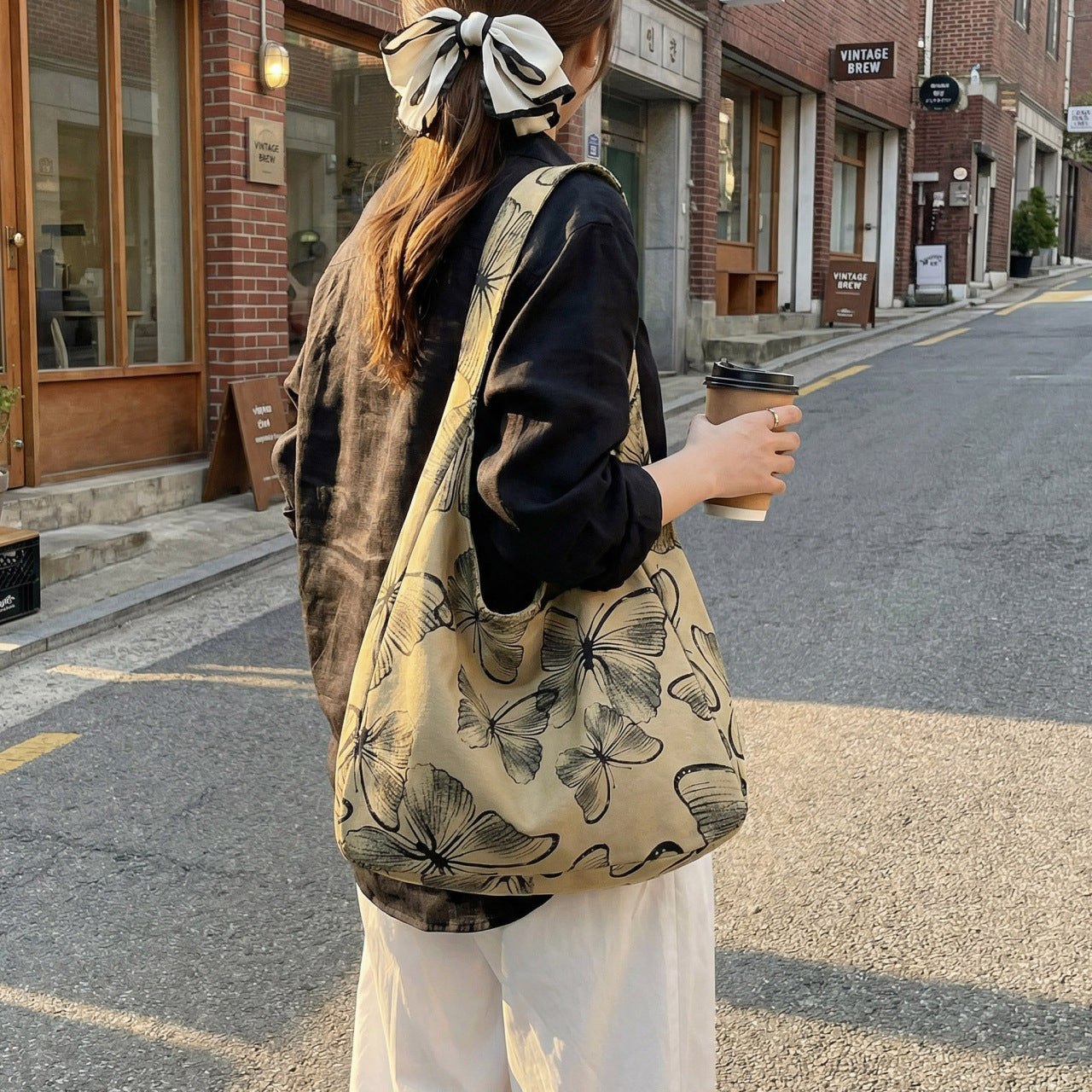 Butterfly Square Polyester Shoulder Bag For Women With Single Shoulder Strap And Large Capacity