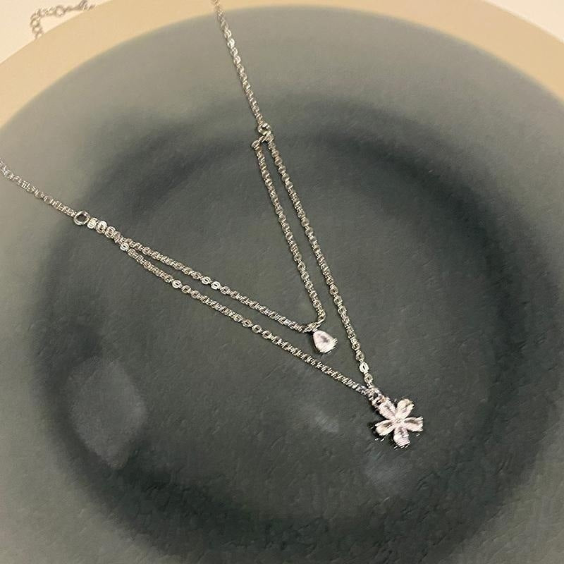Flowers Pendant Necklace For Women With Alloy Chain, Electroplated Finish, And Zinc Alloy Pendant