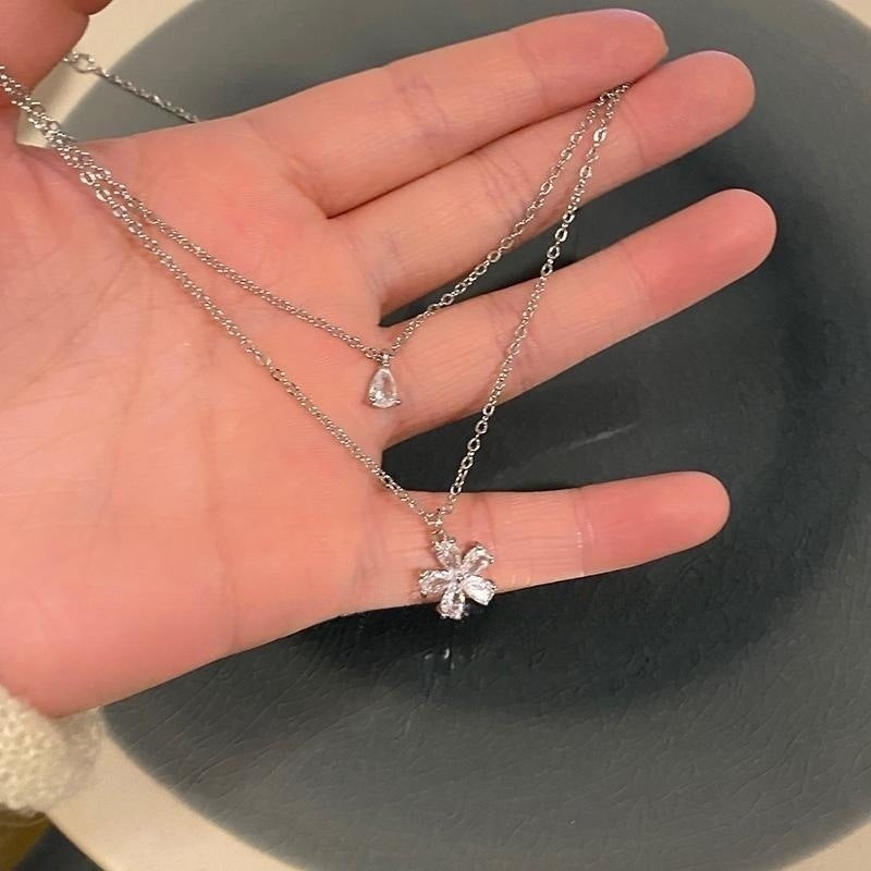 Flowers Pendant Necklace For Women With Alloy Chain, Electroplated Finish, And Zinc Alloy Pendant