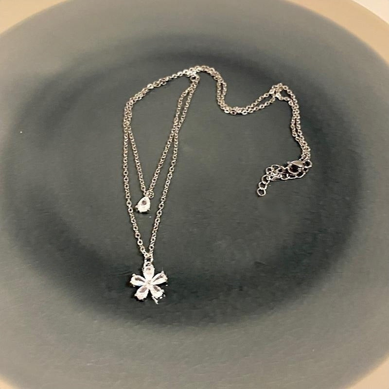 Flowers Pendant Necklace For Women With Alloy Chain, Electroplated Finish, And Zinc Alloy Pendant