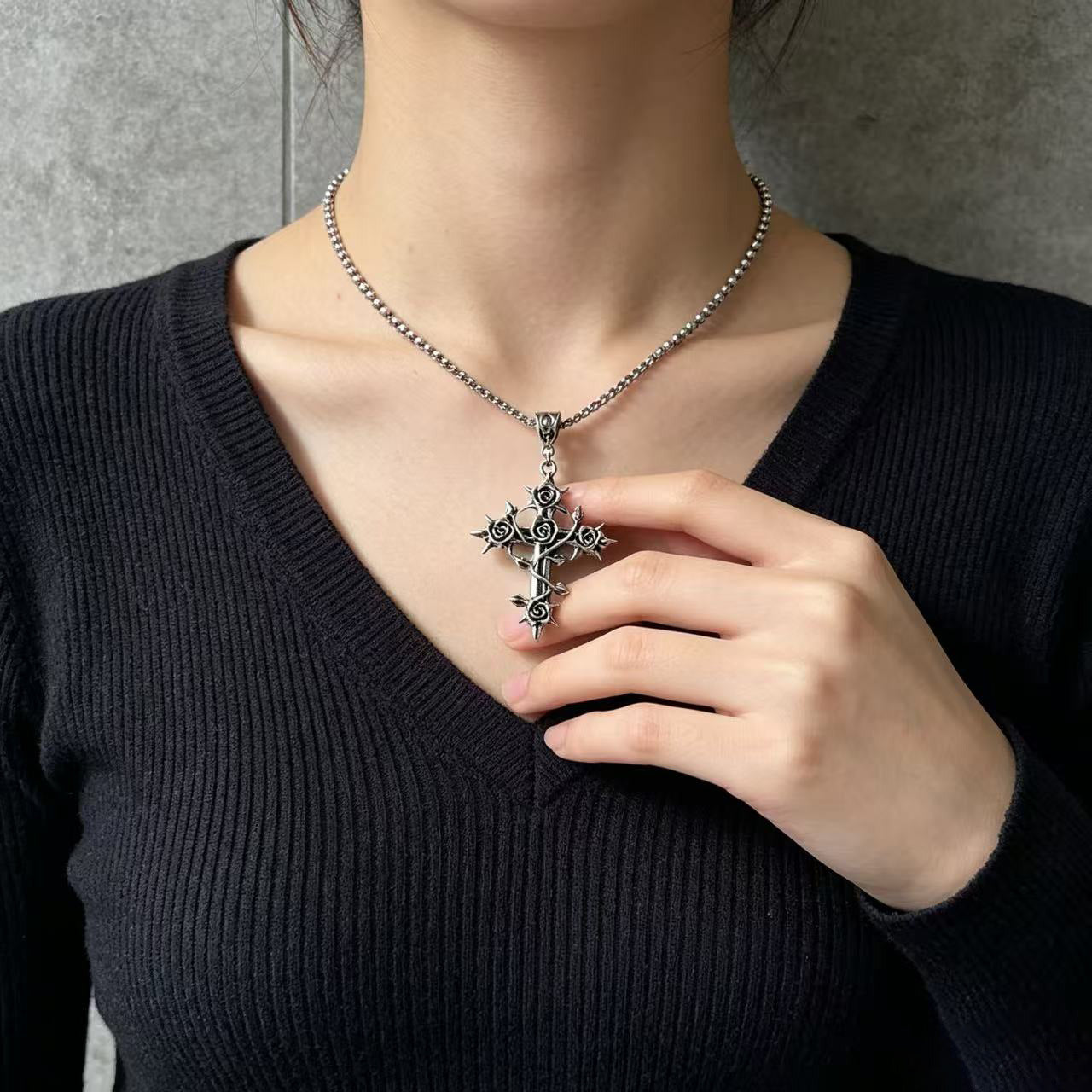 Gothic Rose Necklace Unisex Alloy Jewelry Set Featuring Electroplated Finish