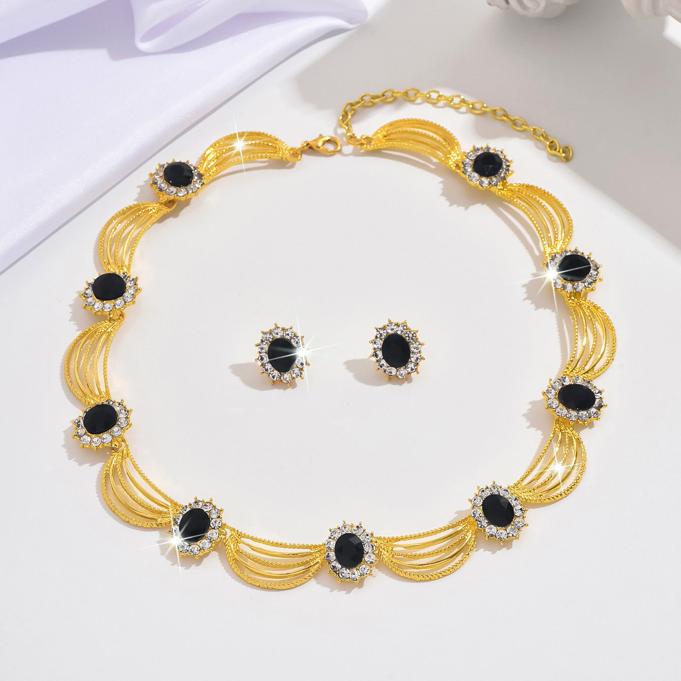 Luxurious Geometric Jewelry Set For Women Featuring Rhinestones And Alloy Material, 2 Pieces Set